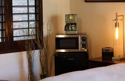 Novato Apartment | High-End Private Suite with Deck & Mountain Views in Prime Marin County Location