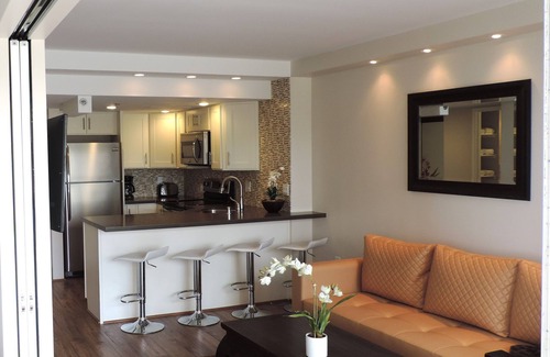 Waikiki Condo | High-end Renovations! Gorgeous, Oceanview, Oceanfront Luxury Suite!