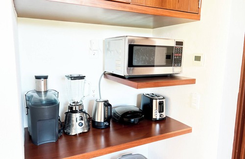 Puerto Aventuras Apartment | High-End Waterfront Condo at Secrets Waters, Hot tube.