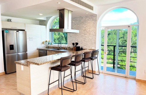 Puerto Aventuras Apartment | High-End Waterfront Condo at Secrets Waters, Hot tube.
