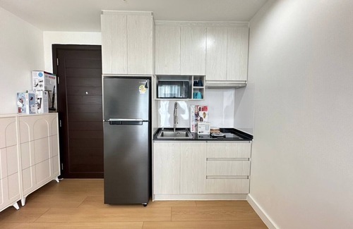 Makkasan Apartment | High Floor 1-bedroom apartment with AC, WiFi, fitness room in Thonglor, Bangkok