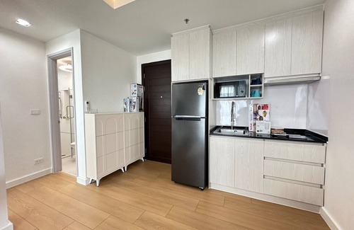 Makkasan Apartment | High Floor 1-bedroom apartment with AC, WiFi, fitness room in Thonglor, Bangkok