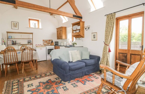 Uffculme Cottage | HIGH PARK BARN, pet friendly, with a garden in Uffculme