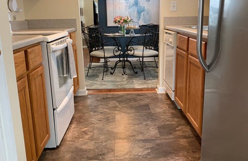 Athens Condo | High Point 200 2BR/2BA Condo Near University Of Georgia Football And DT Athens