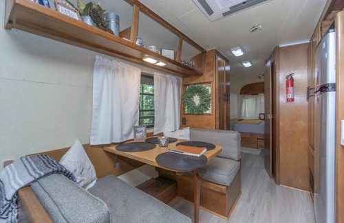 Flintstone House | High Point Hide-A-Way w/Internet and a Hot Tub!