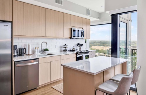 Glenwood South Apartment | High-Rise Apt Raleigh Free Parking & Sunset View 1