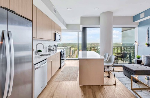 Glenwood South Apartment | High-Rise Apt Raleigh Free Parking & Sunset View 1