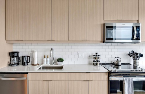 Glenwood South Apartment | High-Rise Apt Raleigh Free Parking & Sunset View 1