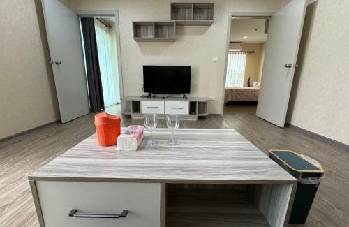 Bang Sue Apartment | High-rise metro Condo 高层地铁公寓 离地铁站 50米 2室1厅2卫 沙发床 独立厨房 2阳台 可住5人 月租