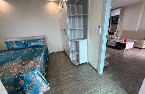 Bang Sue Apartment | High-rise metro Condo 高层地铁公寓 离地铁站 50米 2室1厅2卫 沙发床 独立厨房 2阳台 可住5人 月租