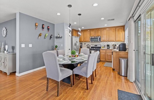 Sunrise Manor House | High Roller Retreat | Close To Strip | Fireplace | Outdoor Patio