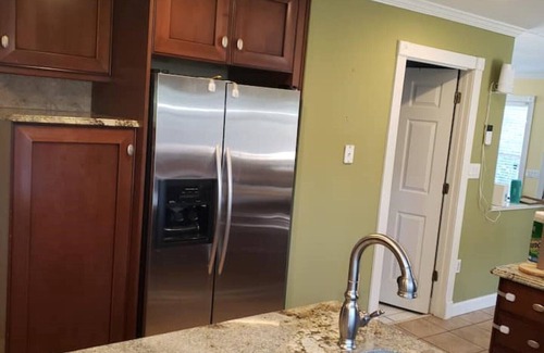 Tucker House | High Speed Fiber Internet /Private large backyard