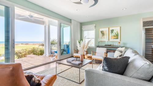 Ocean Point House | High Tide By AvantStay Incredible Beach Front Home w Pool