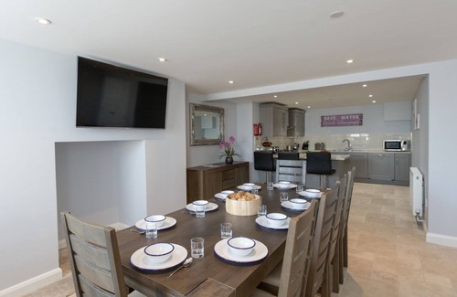 Weymouth Cottage | HIGH TIDE, family friendly, character holiday cottage in Weymouth