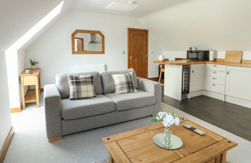 Wisbech Apartment | HIGHFIELD BARN, romantic, character holiday cottage in Upwell