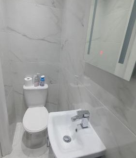 Wellingborough House | Highfield House - Ensuite, Parking, Wifi, Smart TV, Self Catering - Serving Contractors, Tourists, Santa Pod & Silverstone!