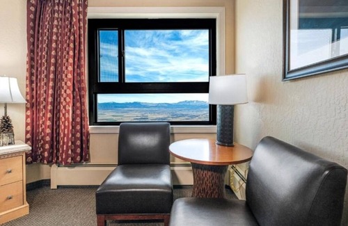 Tahoe Village Hotel | Highland Escape: 4 Villas, Full Kitchen, Pools, Game Room & Sports Courts