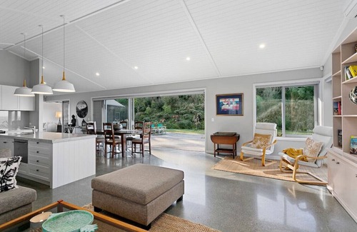 Acacia Bay House | Highland House - 5 Star property, Incredible Views, spacious, private, modern, family or groups