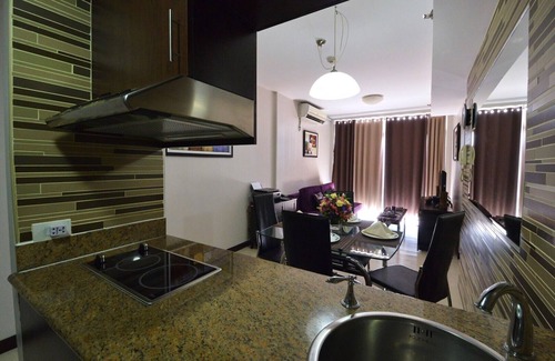 Downtown Condo | Highly Requested and Reviewed Condo Rental in Makati - FREE Wi-Fi