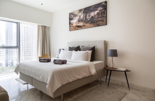 DIFC Apartment | HiGuests - Luxury Studio with Panoramic City Views and Pool