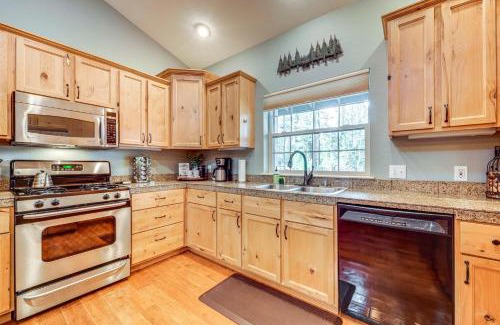 Graeagle House | Hike and Explore Graeagle Getaway with Furnished Deck