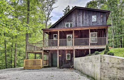 Zoe House | Hike and Zip-Line Red River Gorge Cabin with Hot Tub!
