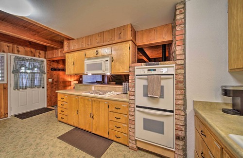 Trinity Center Cabin | Hike & Fish, < 1 Mi to Trinity Lake: Rustic Cabin!