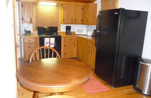 Elkton Cabin | Hike,Hot Tub,Massanutten Resort,LurayCaverns,Skyline Drive, Snow Tube/Ski.