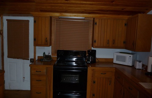 Elkton Cabin | Hike,Hot Tub,Massanutten Resort,LurayCaverns,Skyline Drive, Snow Tube/Ski.