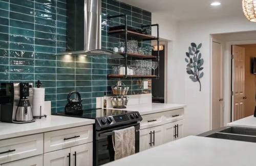 Wonder Valley House | Hikers Paradise . Spacious Four Bedrooms with Spa and Ping Pong.