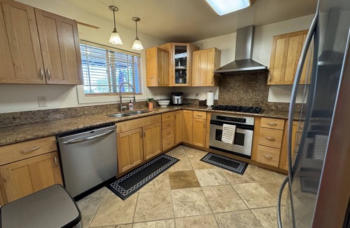 San Carlos House | Hiker’s Paradise! Heated Pool, fire pits, and views