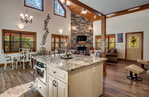 Franklin Ski Chalet | Hiking and Waterfalls at Bartram Trail Acres Chalet