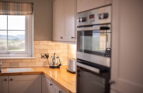 Hawick House | Hillcrest - 8 Person Luxury House and Hot Tub