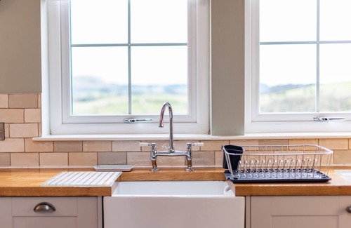 Hawick House | Hillcrest - 8 Person Luxury House and Hot Tub