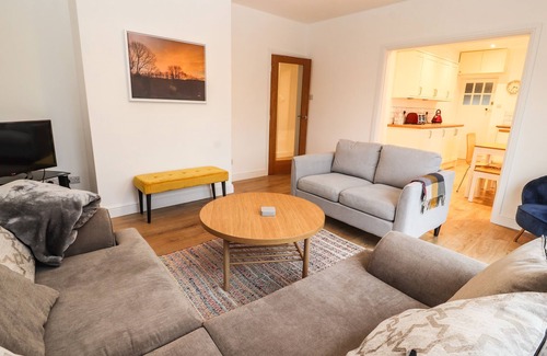 Cefn-mawr Cottage | HILLCREST, pet friendly, with a garden in Chirk