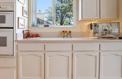 Shepherd Canyon House | Hillcrest Terrace - Quiet Luxury with Bay Views