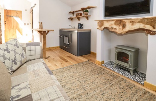 Burlescombe Cottage | HILLFARROW HIDEAWAY, pet friendly, with a garden in Uffculme