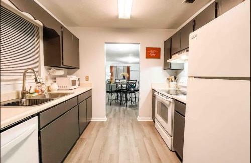 Tallahassee House | Hillside townhome