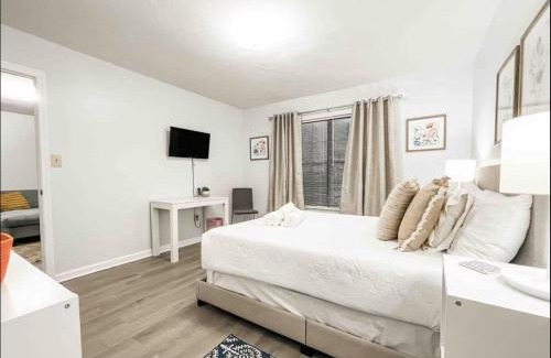 Tallahassee House | Hillside townhome