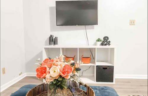 Tallahassee House | Hillside townhome