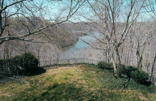 Baxter Cabin | Hilltop Cabin on Center Hill Lake