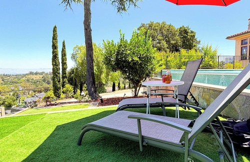 Los Altos Hills Villa | Hilltop Los Altos Stay Near Stanford + Pool, Grill, KTV & Views