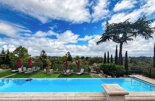 Los Altos Hills Villa | Hilltop Los Altos Stay Near Stanford + Pool, Grill, KTV & Views