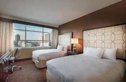 Baton Rouge Hotel | Hilton Baton Rouge Capitol Center