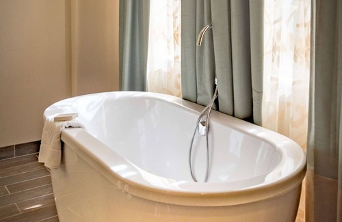 Baton Rouge Hotel | Hilton Baton Rouge Capitol Center