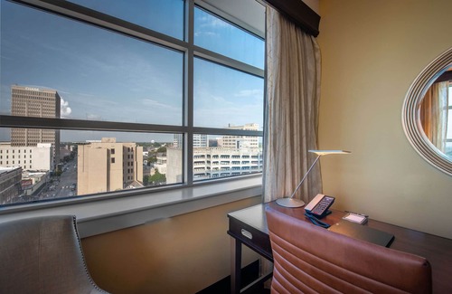 Baton Rouge Hotel | Hilton Baton Rouge Capitol Center
