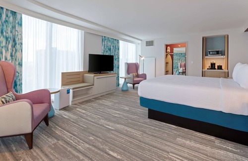 Brookline Hotel | Hilton Garden Inn Boston Brookline, MA