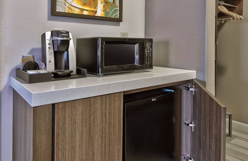 Maple Grove Hotel | Hilton Garden Inn Minneapolis - Maple Grove