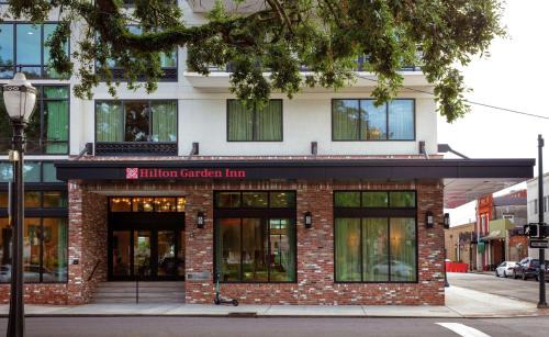 Central Business District Hotel | Hilton Garden Inn Mobile Downtown