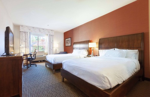 Magnesia Falls Cove Hotel | Hilton Garden Inn Palm Springs - Rancho Mirage